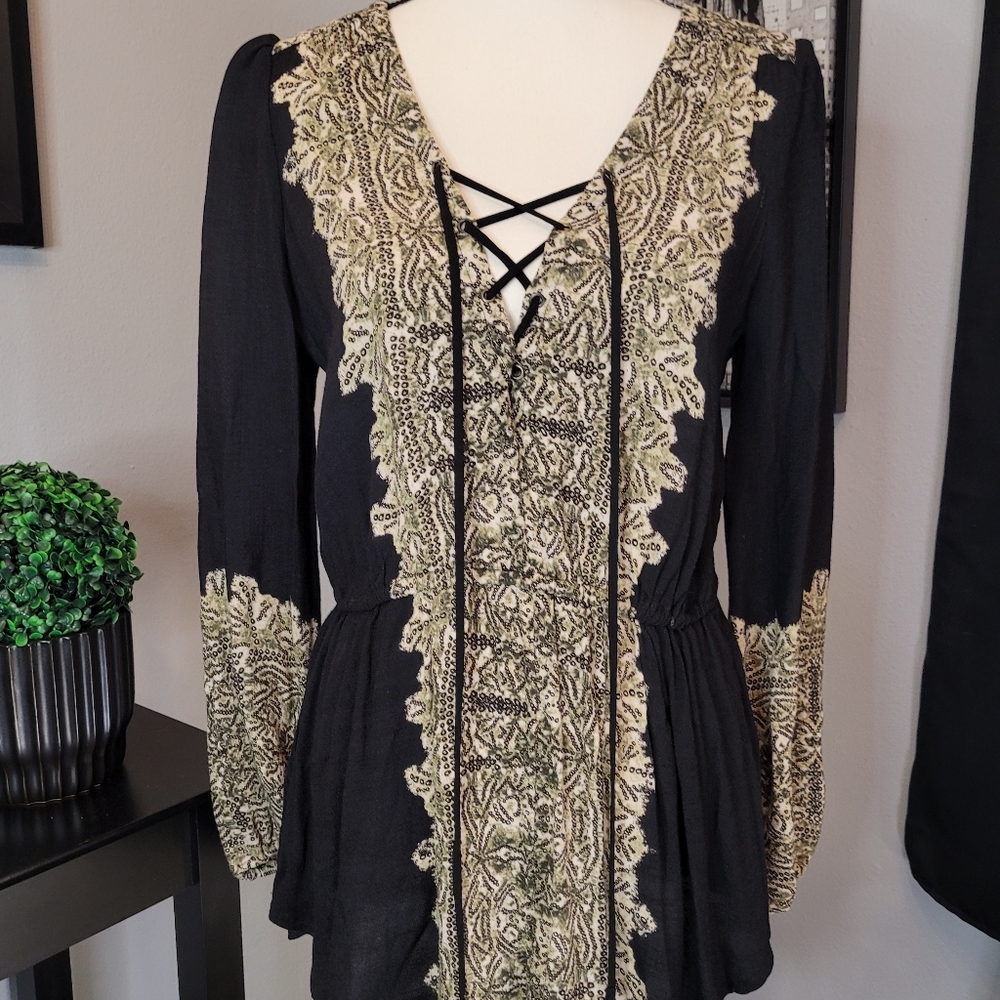 Free People 🖤 Boho Top - Black w/beige & olive pattern down center - Medium 🖤